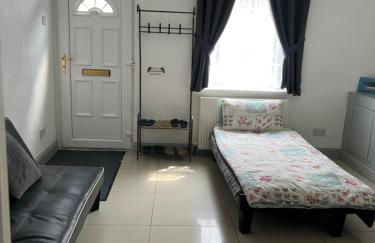 Dane Guest House Free Parking Fast WiFi Modern Living - Foto 14