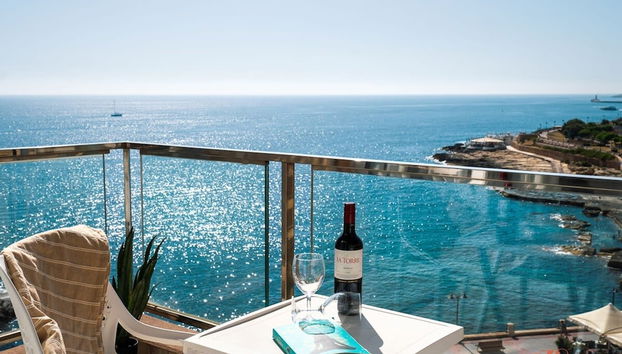 Scenic Seafront Duplex Apartment in Sliema - Foto 2, Habitación