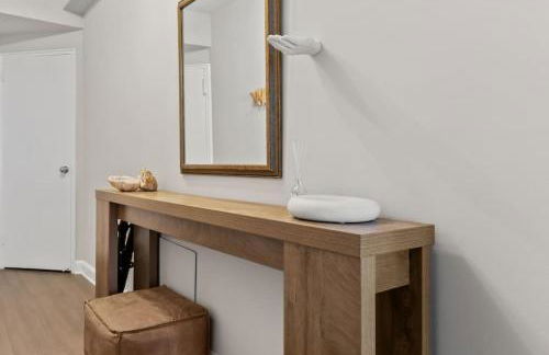 The Lexington - Serene Apartment, 5 min to DC with Free Parking and Metro - Foto 16