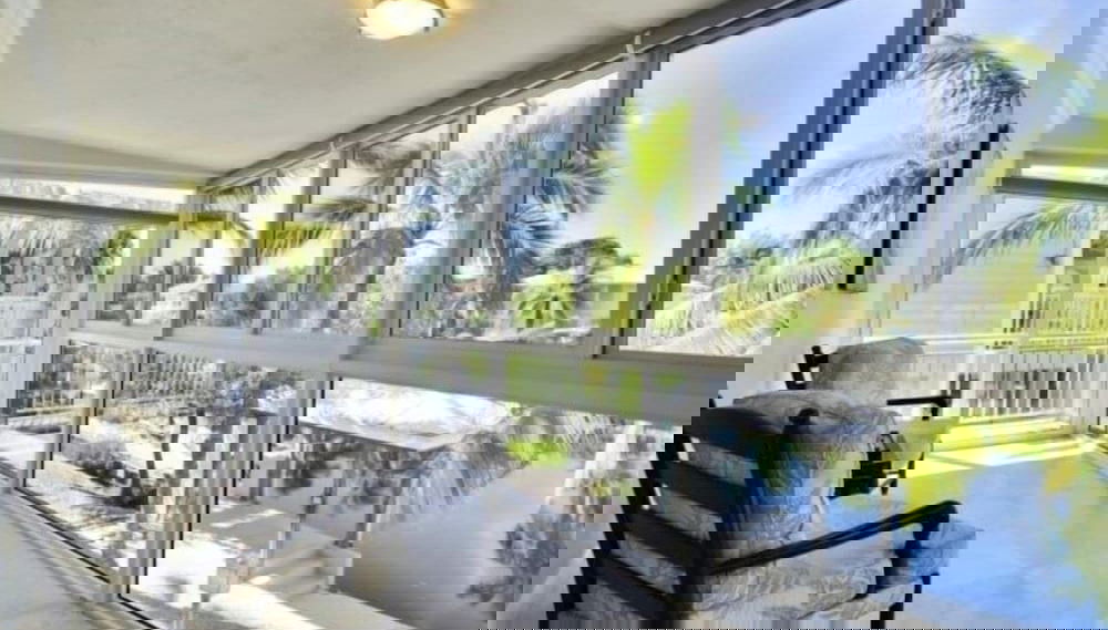 Beautifully Remodeled Roomy Single Family Stilt Home, 2 Bedroom Home by RedAwning - Foto 1, Imagen principal