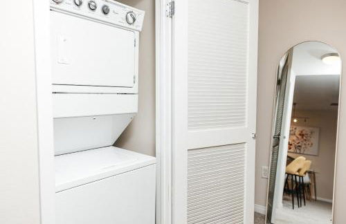 Luxury One Bedroom minutes from The Grove - Foto 33