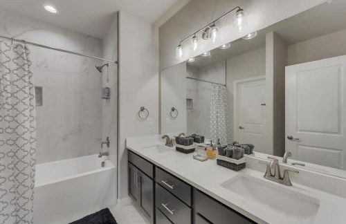 Your Vibrant Dallas Getaway Home - Foto 19