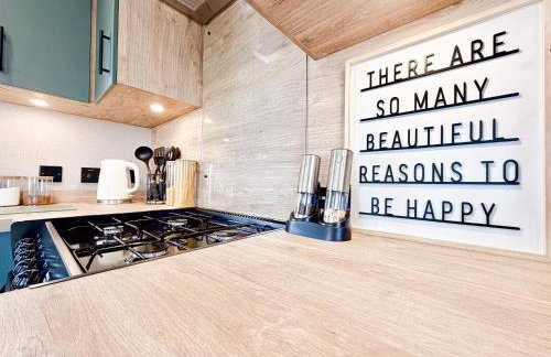 The Retreat - An Luxurious Caravan in Towyn, Wales - Photo 12