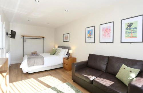 Fabulous beachfront 3 bed house with parking - Foto 21