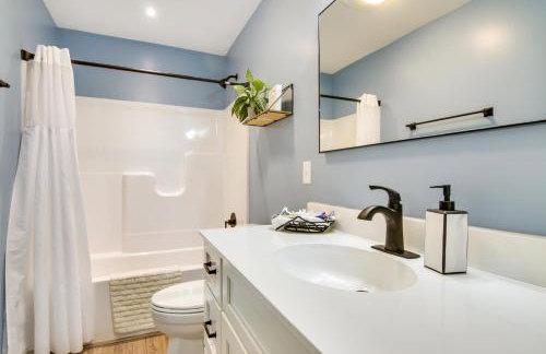 Hot Tub Haven 2 Mi to Beach! Christys Cottage - Foto 17