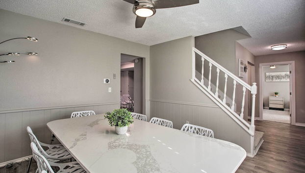 11 Mi to Holiday at Arboretum! Home with Hot Tub - Foto 3, Innenbereich