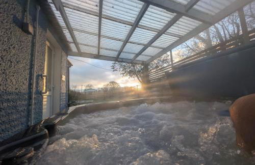 Synod Farm Cottage, 5 Person Hot Tub, Pets Welcome - Photo 3