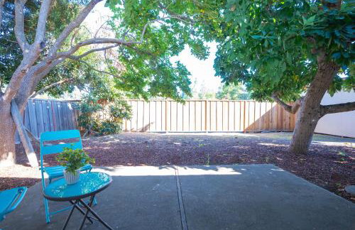 Central 3BR Home Steps from Castro St - Foto 15