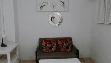 8 mins walk to Train Station Low Cost Youth Hostel - Foto 3