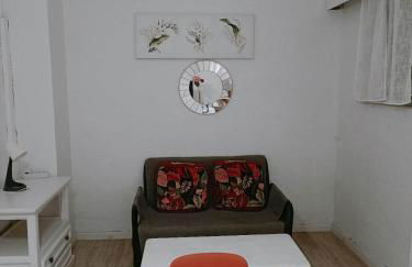 8 mins walk to Train Station Low Cost Youth Hostel - Foto 3