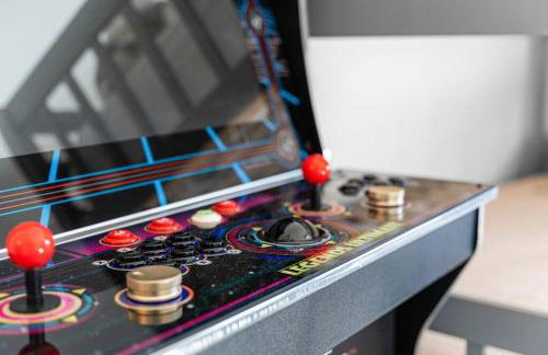 The Luxx - ALL NEW / 4 BD / Poolside / Hot Tub / Lake View - Foto 68