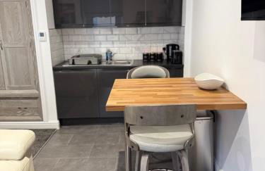 Town Centre Cosy Flat - Photo 11