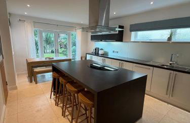 Luxury Villa with Beach Hut and Hot Tub - Photo 8