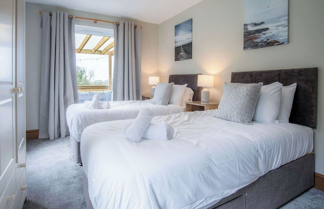 Hill House - 4 Bedroom - Llanrhidian - Photo 27