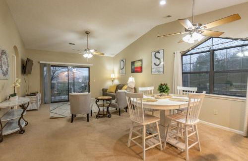 2BR Penthouse Condo - 2 Pools - Close to the Strip - Stairs Required - FREE TICKETS INCLUDED - FHC-24 - Foto 3