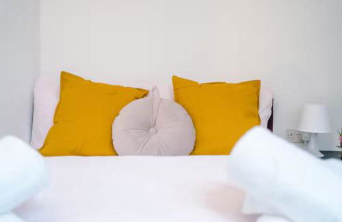 Group-Friendly Home near Manchester with Hot Tub and Private Cinema Room - Foto 33