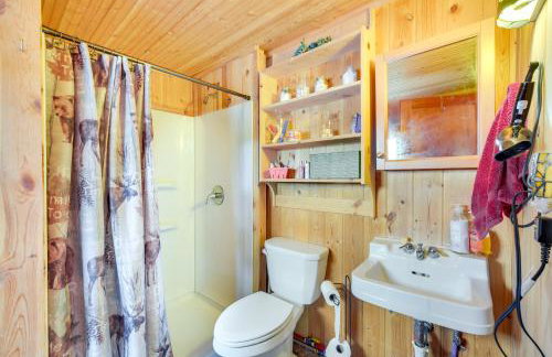 Pet-Friendly Waterfront Minong Cabin with Fire Pit - Foto 16