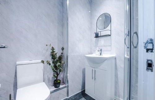 Modern 1BR Apartment in Central Warrington - Foto 38