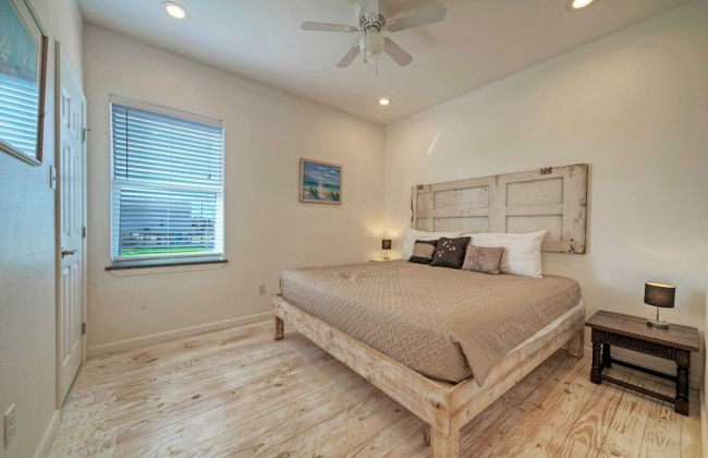 Shared Pool w/ Bay Views, Boat Dock Fishing Big Slough by Avantstay - Foto 20