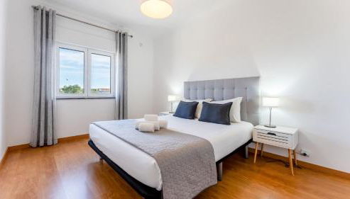 Sunny 3BDR Apt with Pool in Ferreiras by LovelyStay - Foto 2