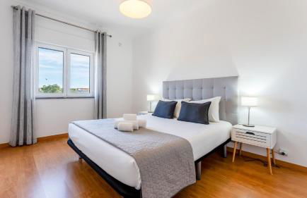 Sunny 3BDR Apt with Pool in Ferreiras by LovelyStay - Foto 2