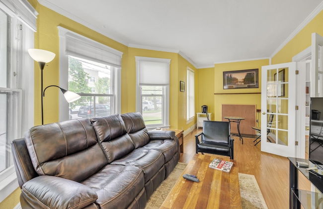 Unique Charmer: Outdoor Space & More Near Um 3 Bedroom Home by RedAwning - Foto 12