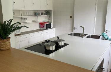 Spacious and stylish with games room, huge garden, peaceful surroundings - Foto 24