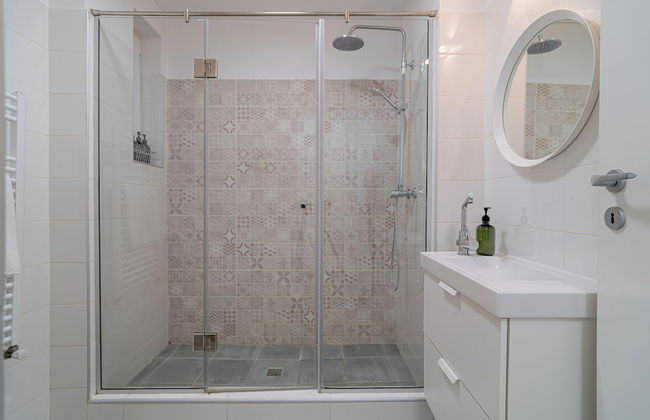 Central 4BR Flat - 2 Units Combined with Balconies, Near Cismigiu, 2 Kitchens & 2 Baths - Foto 29