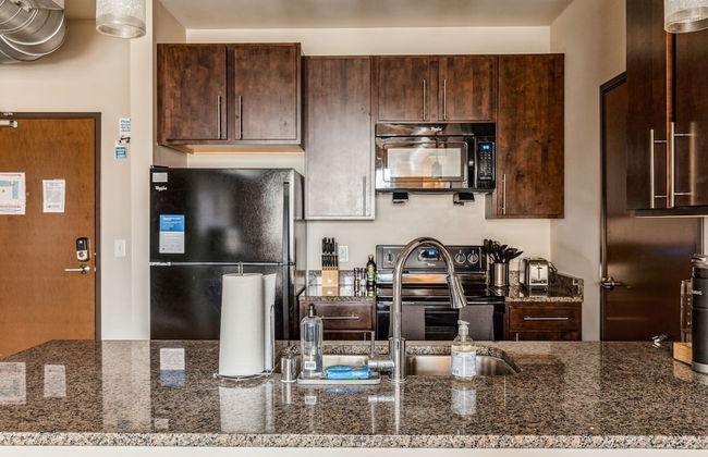 Kasa Westown Milwaukee - Photo 24