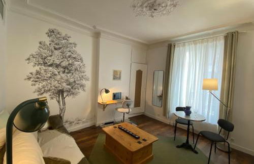 Saint-Mandé studio, proche metro Ligne 1 & Paris Centre, Wifi rapide, Ideal couple, télétravail - Foto 1