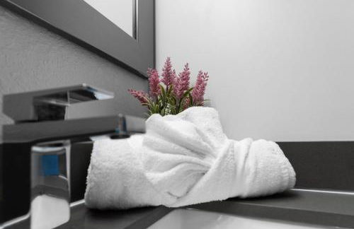 Sunny 1BR Unit With Free Parking Prime Location - Foto 20