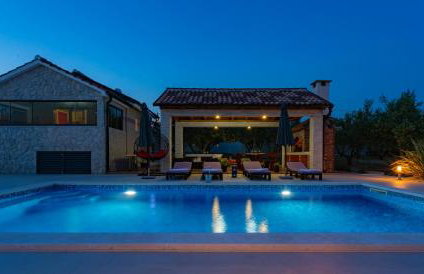 Villa Lorema-pet friendly on 5000 sqm garden,pool, jacuzzi, billiard&PS5 - Foto 24