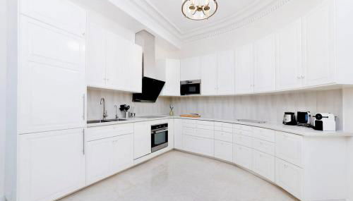 Galeries LaFayette - 7 bedrooms - lift - aircon - Foto 3, stove, pet friendly, toaster, minibar