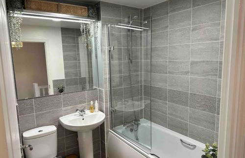 Lovely 2 bedroom home - Photo 9