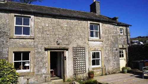 Foxhollies - Photo 1