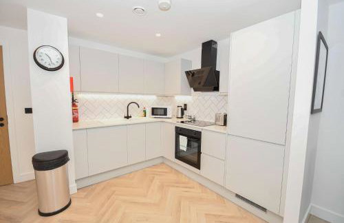 Contemporary Flat in Central Manchester w Balcony - Photo 4
