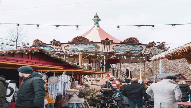 Lucerne Christmas Markets - Small Group Tour - Photo 2