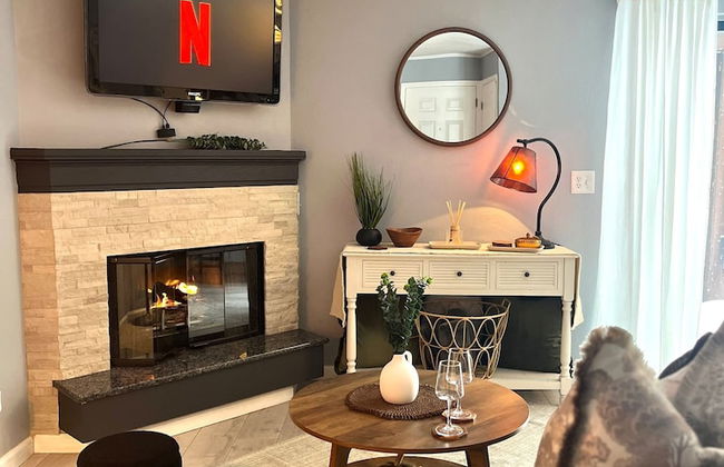 French Inspired Stay Fireplace Coffee bar Cozy - Foto 2