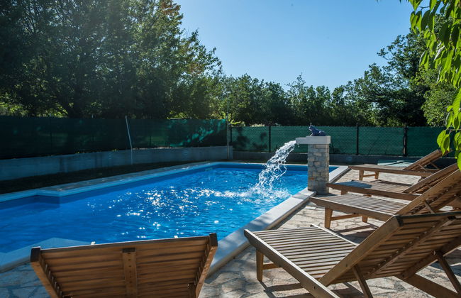 Spacious Prgomet Retreat With Private Pool, Fitness Centre, and Garden - Foto 6