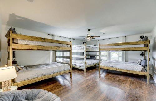 Family Home with Covered Patio and Grill in La Grange - Foto 22