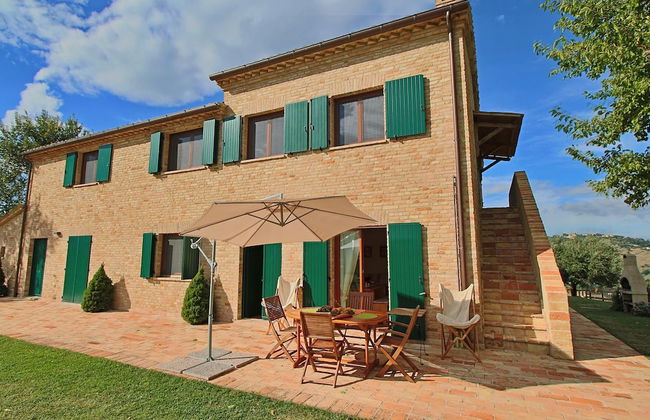 Cottage in Montelabbate With Pool & Forest - Photo 1