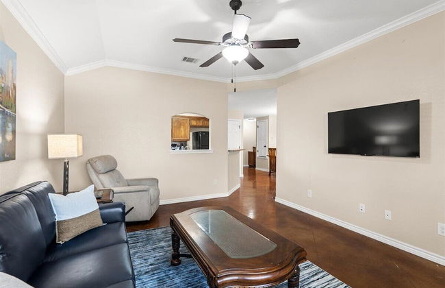 Spacious 3BR Home in Amazing Location - Photo 36