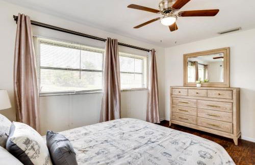 Pool and Screened-In Patio Tropical Florida Abode - Foto 19