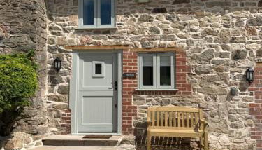 The Nook at Pentregaer Ucha, with tennis court & lake. - Foto 5