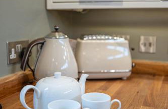 The Coach House - Beautiful Home in Cheltenham! - Photo 139