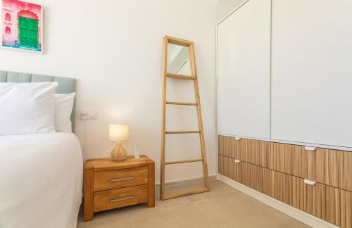 Apartamento con terraza, piscina y parking - Foto 5