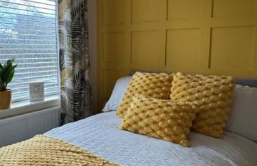 Cherry Blossom Apartment - 3 bed, parking, garden - Photo 44