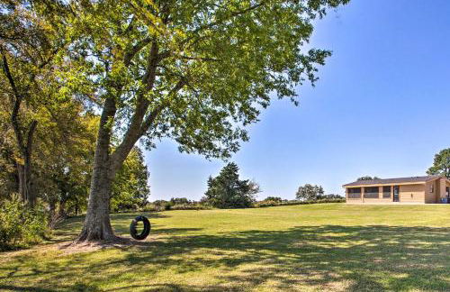 Pet-Friendly Efficiency Cottage with Pool! - Foto 3