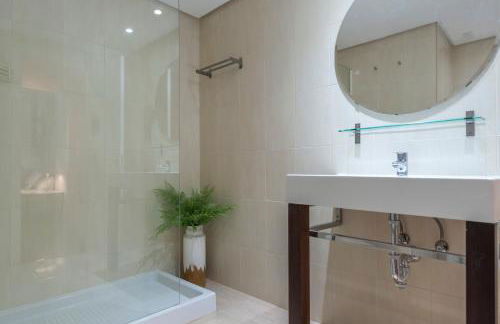 Tu Escapada Urbana - Plaza de Castilla III, Diseño y Localización - Photo 24