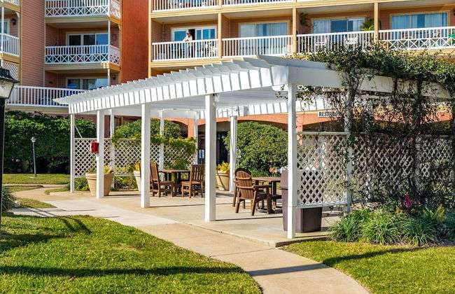 Seaside and Breezy Condo at the Victorian - Foto 31